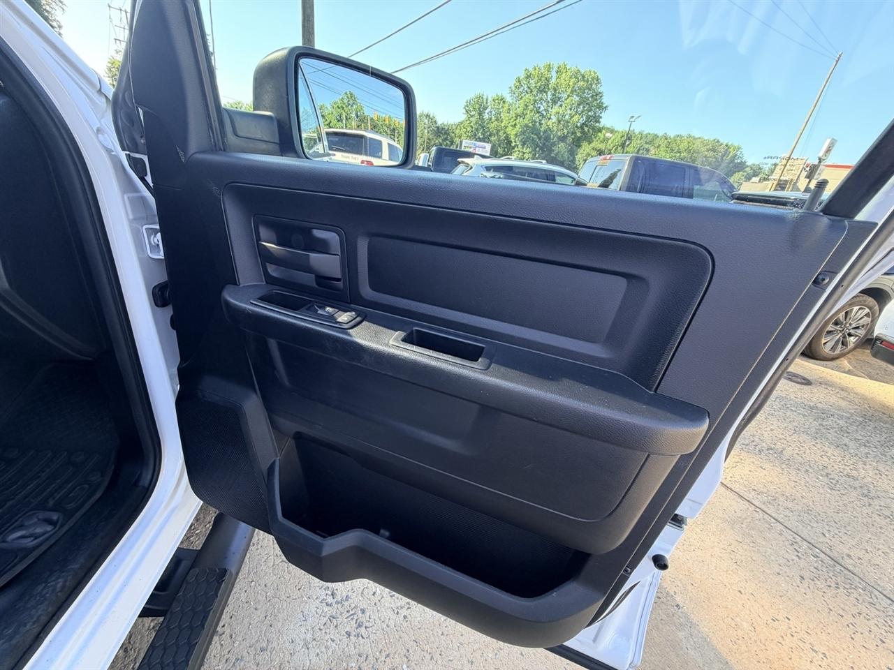 RAM 1500 Tradesman Quad Cab 4WD 2013