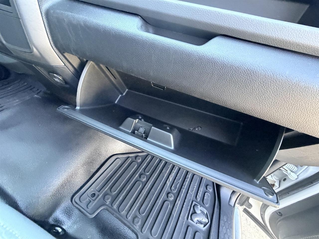 RAM 1500 Tradesman Quad Cab 4WD 2013