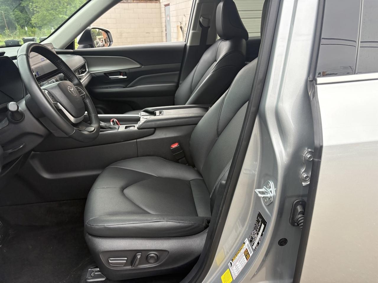 Toyota Grand Highlander XLE 4D SUV AWD 2025
