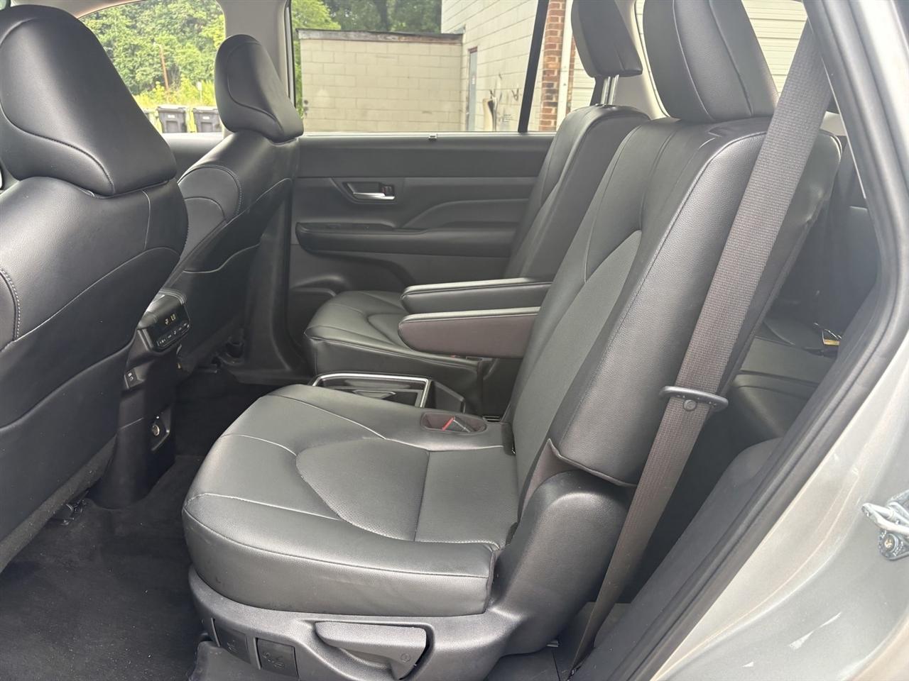 Toyota Grand Highlander XLE 4D SUV AWD 2025