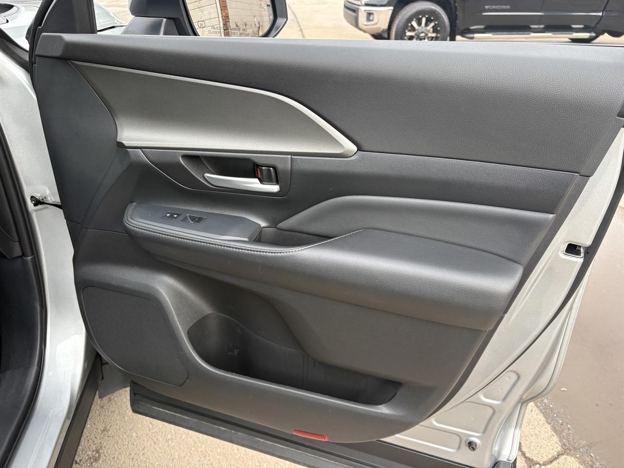 Toyota Grand Highlander XLE 4D SUV AWD 2025