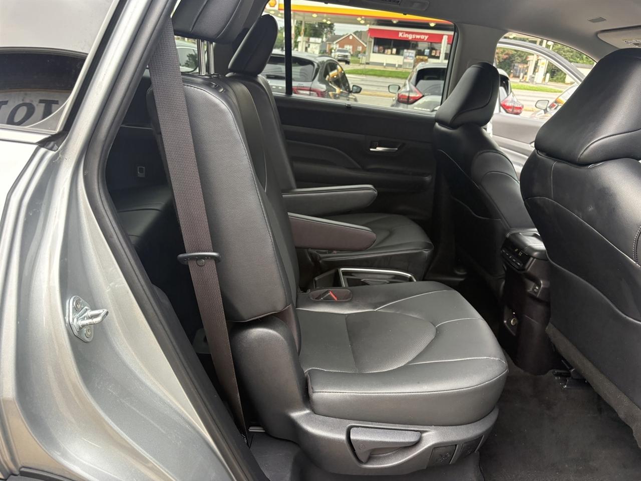 Toyota Grand Highlander XLE 4D SUV AWD 2025
