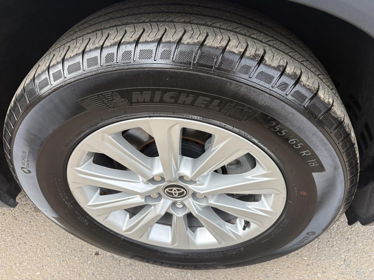 Toyota Grand Highlander XLE 4D SUV AWD 2025