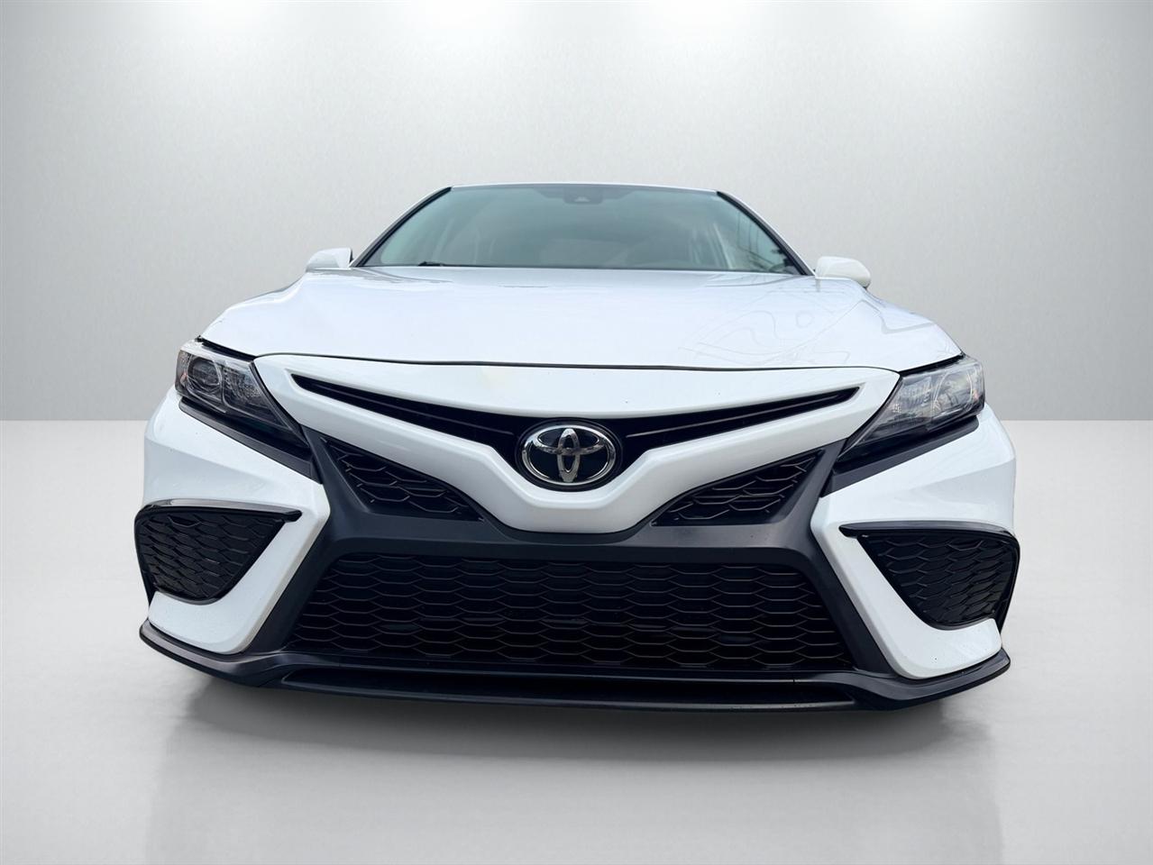 Toyota Camry SE 2021