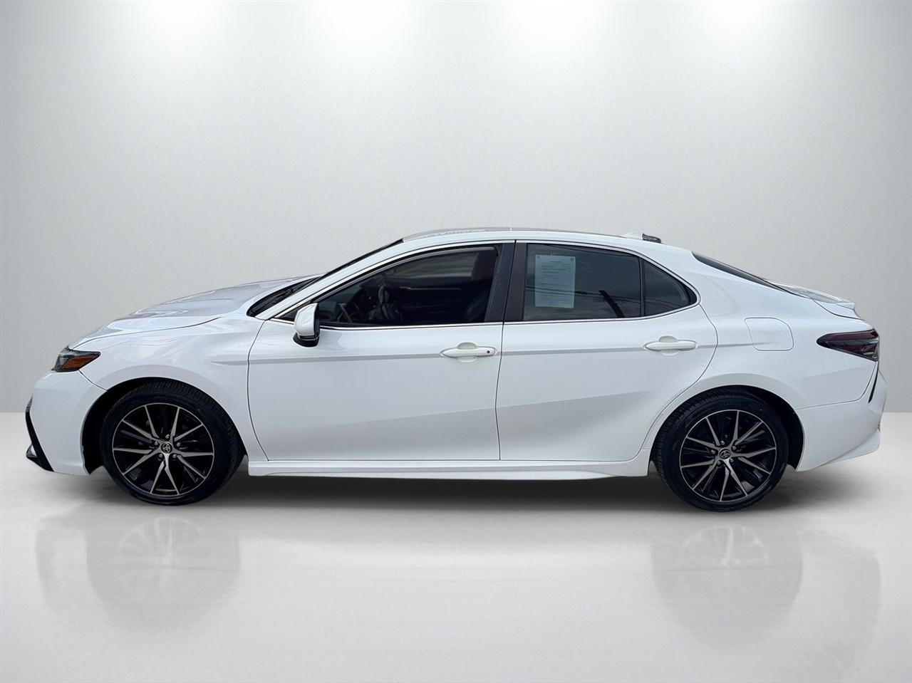 Toyota Camry SE 2021