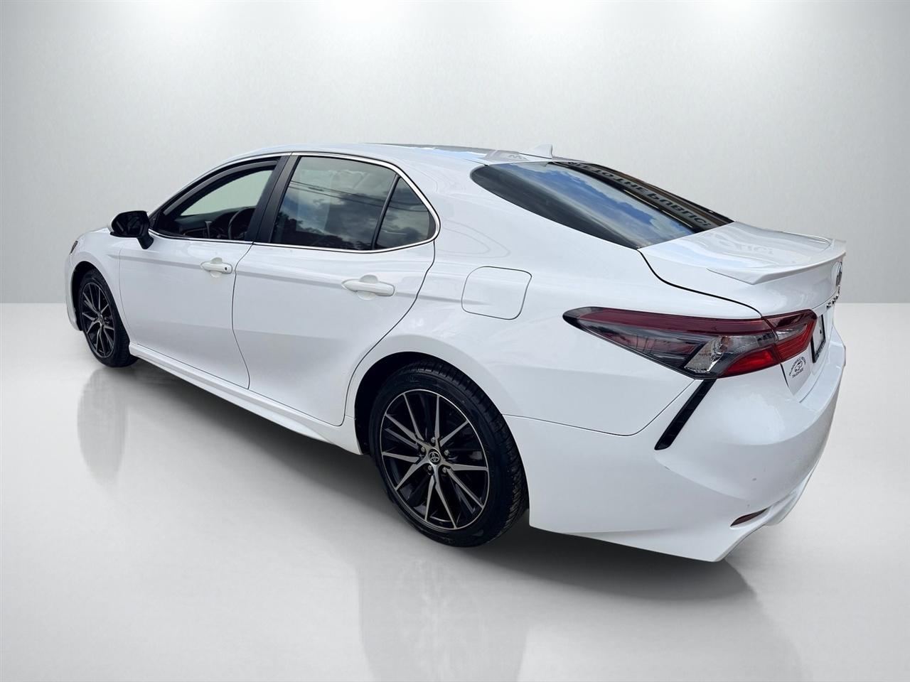Toyota Camry SE 2021