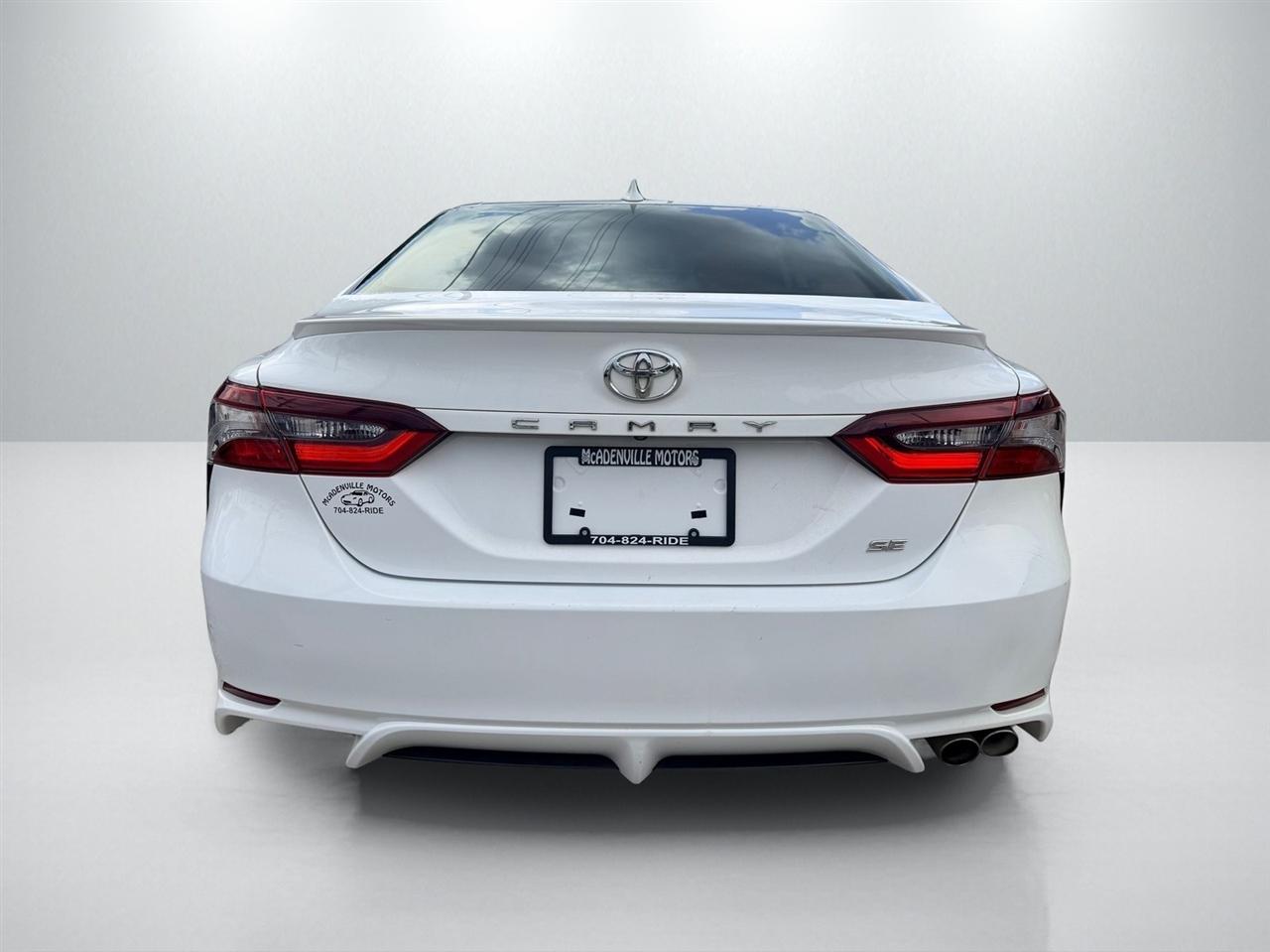 Toyota Camry SE 2021
