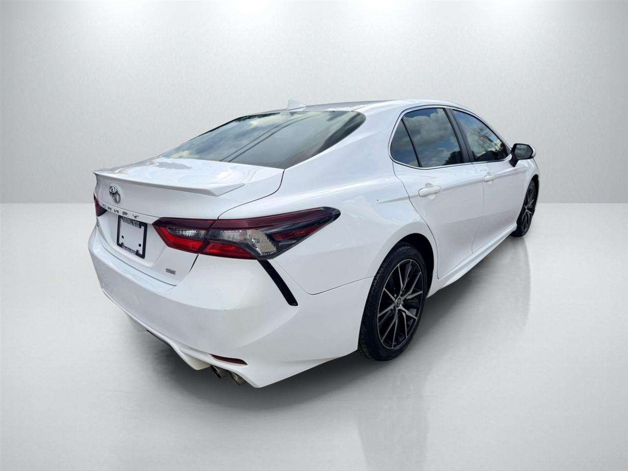 Toyota Camry SE 2021