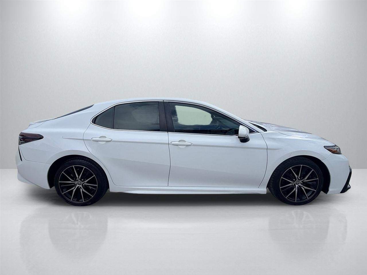 Toyota Camry SE 2021