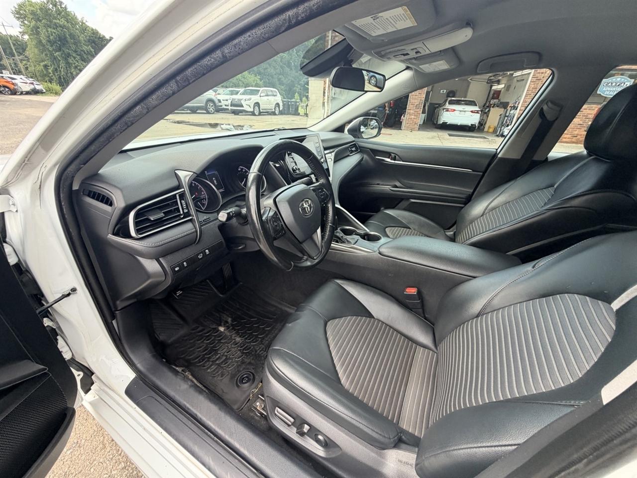 Toyota Camry SE 2021