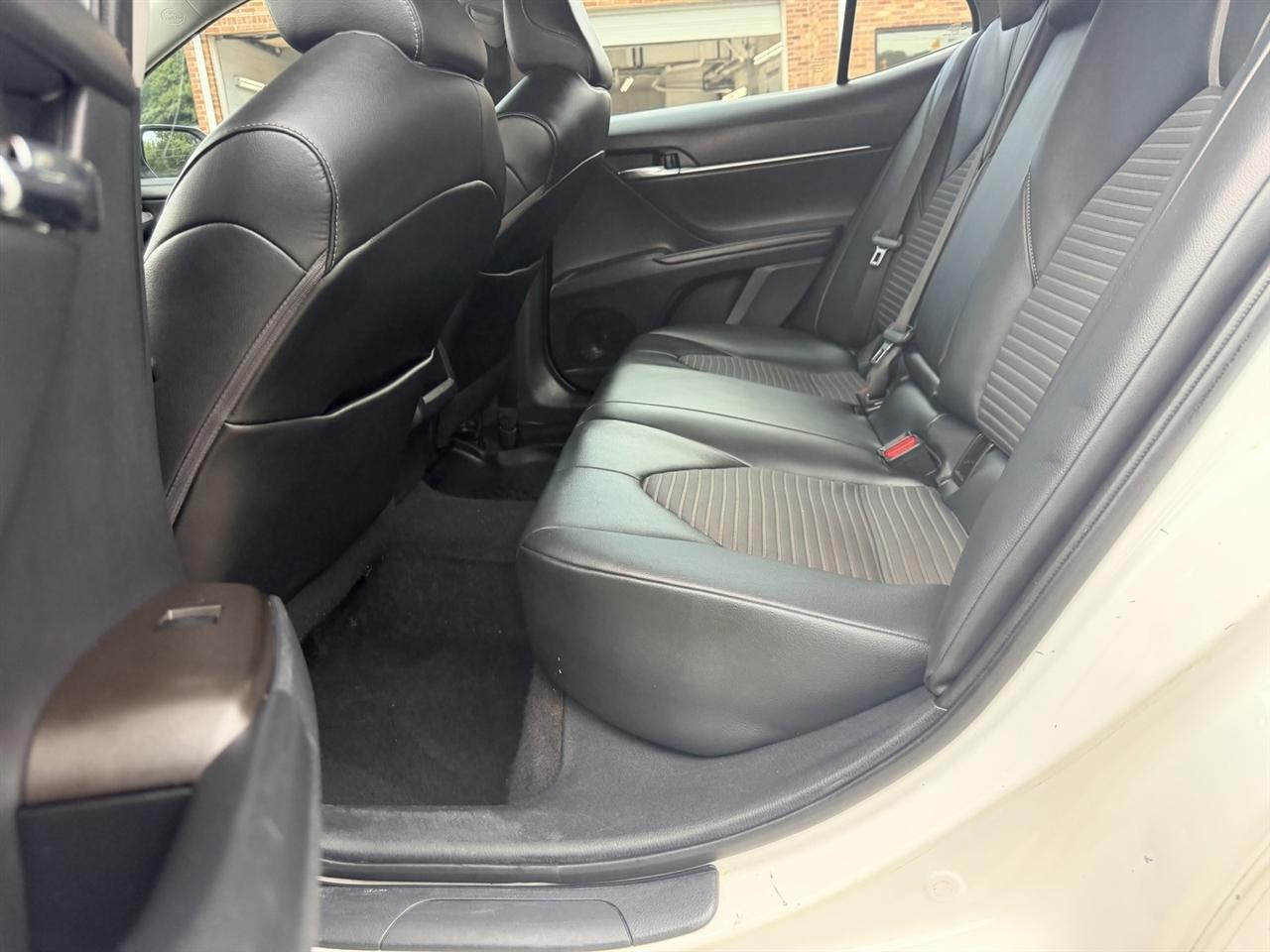 Toyota Camry SE 2021
