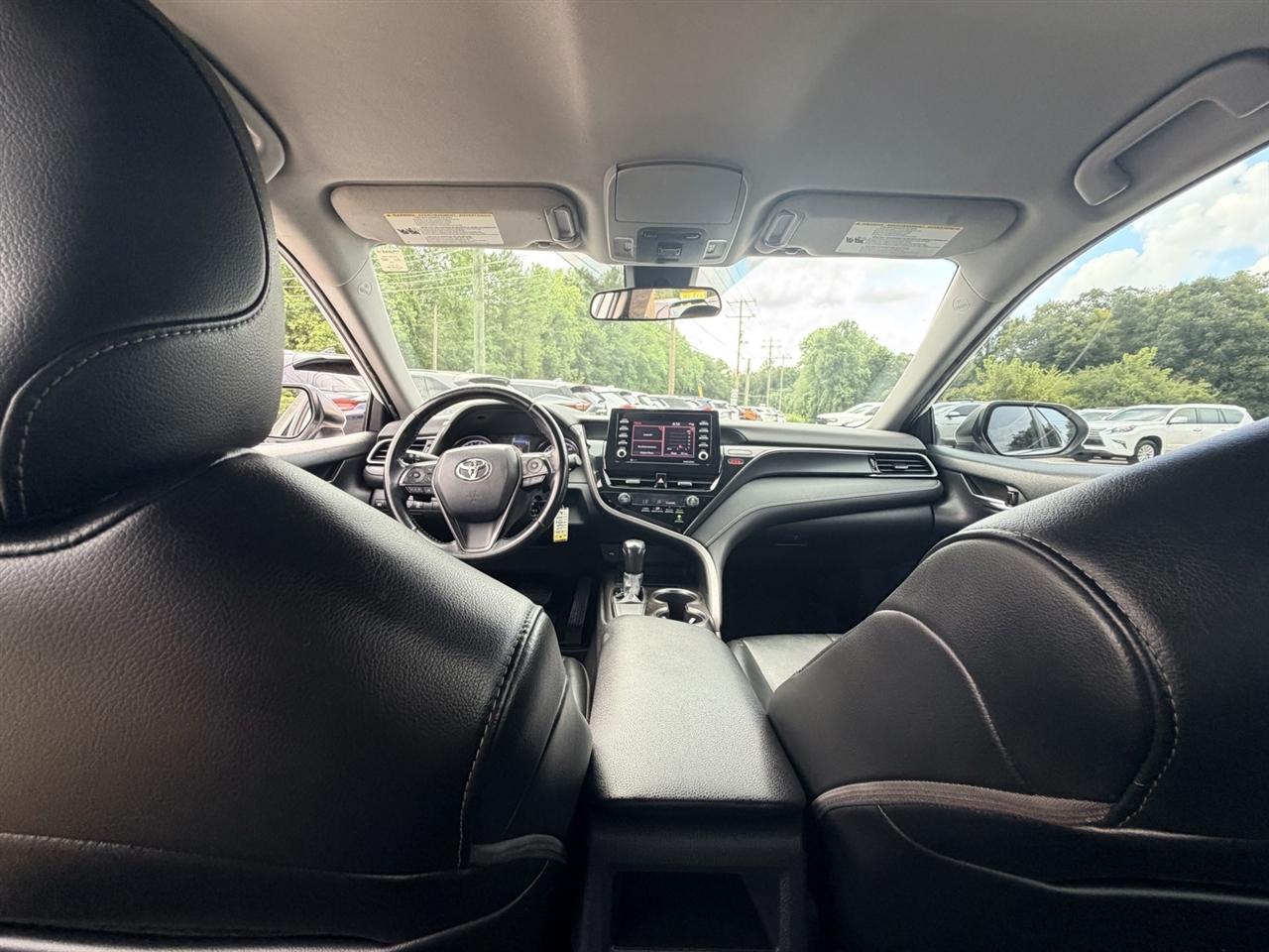 Toyota Camry SE 2021