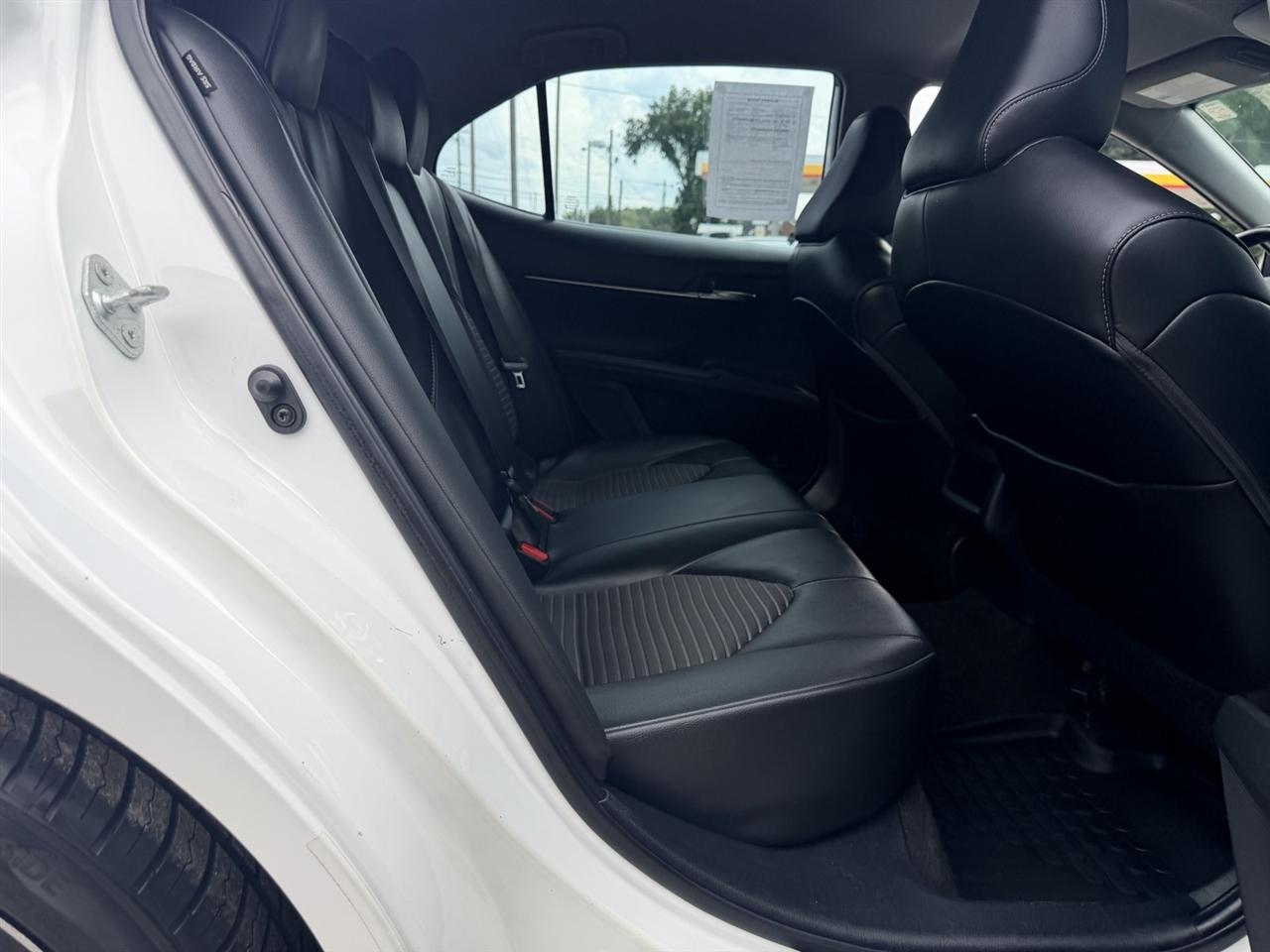 Toyota Camry SE 2021
