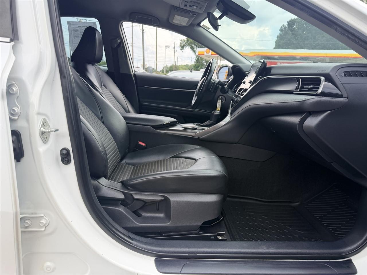 Toyota Camry SE 2021
