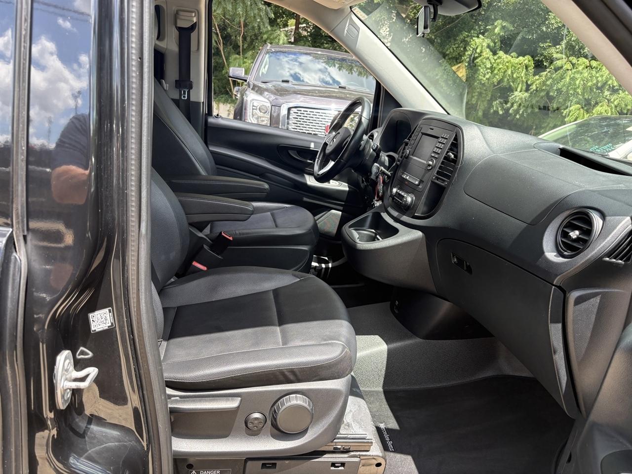Mercedes-Benz Metris Passenger Van 2018