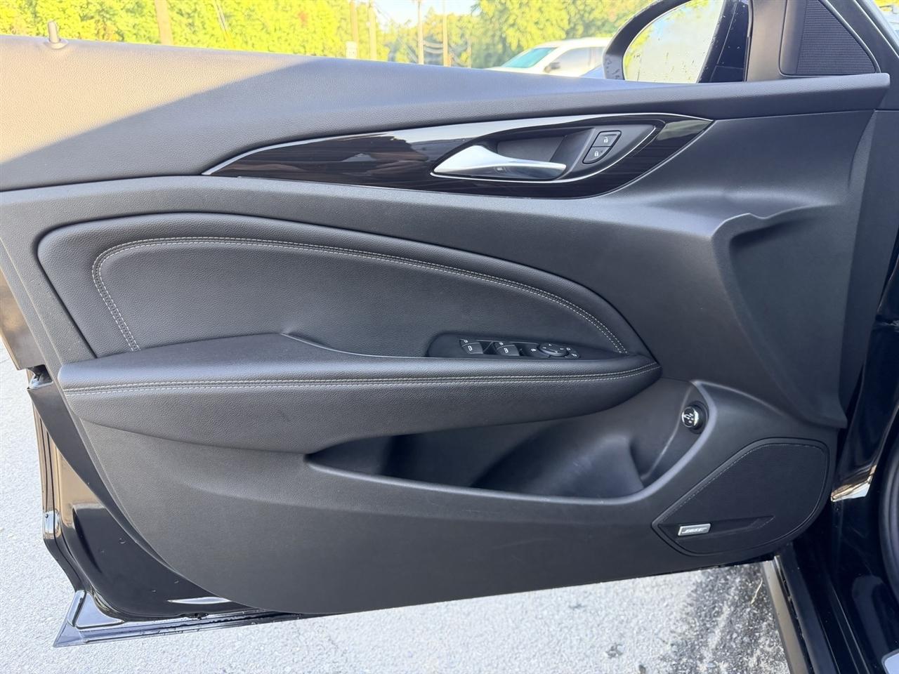 Buick Regal TourX Essence 4D Wagon AWD 2019