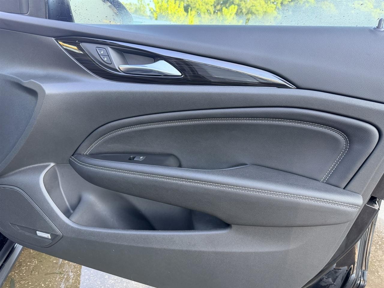 Buick Regal TourX Essence 4D Wagon AWD 2019