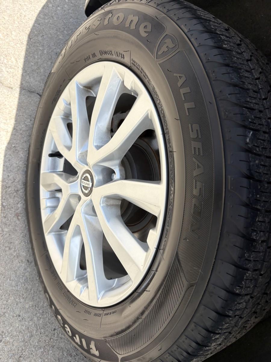 Nissan Rogue SV AWD 2017