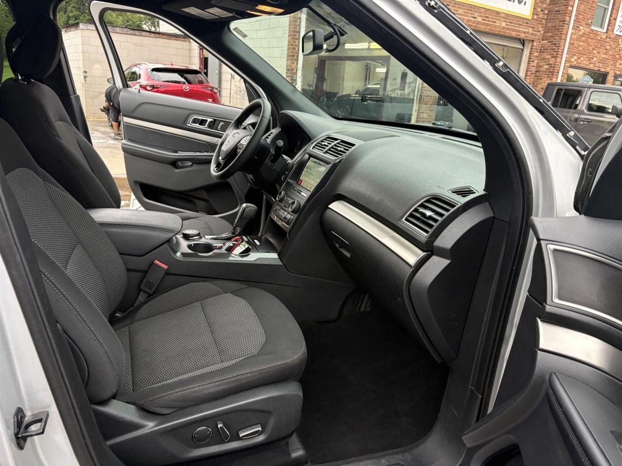 Ford Explorer XLT 4WD 2018