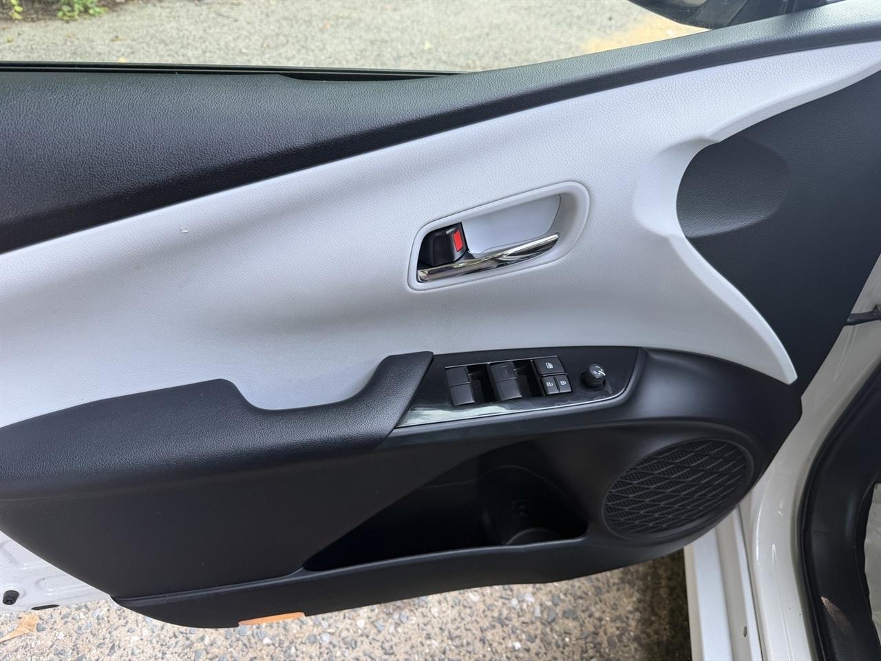 Toyota Prius LE 2022
