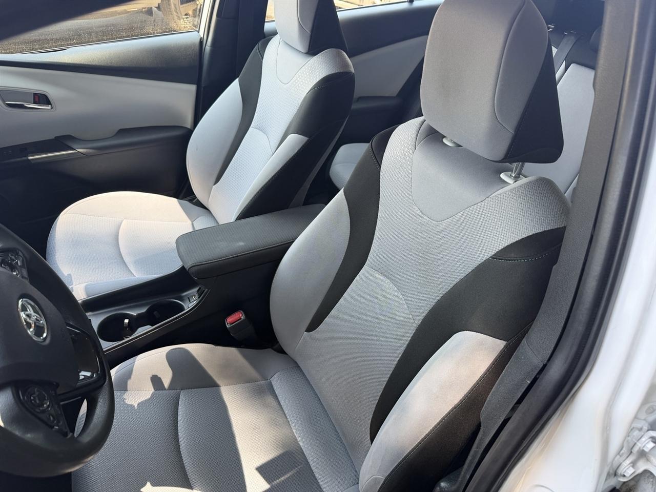 Toyota Prius LE 2022