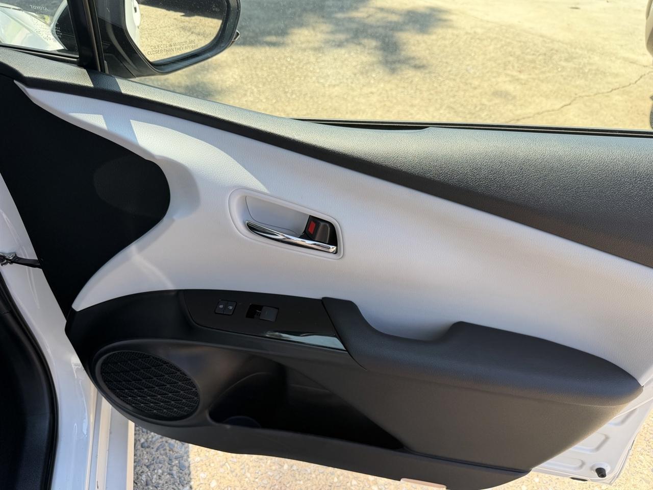 Toyota Prius LE 2022