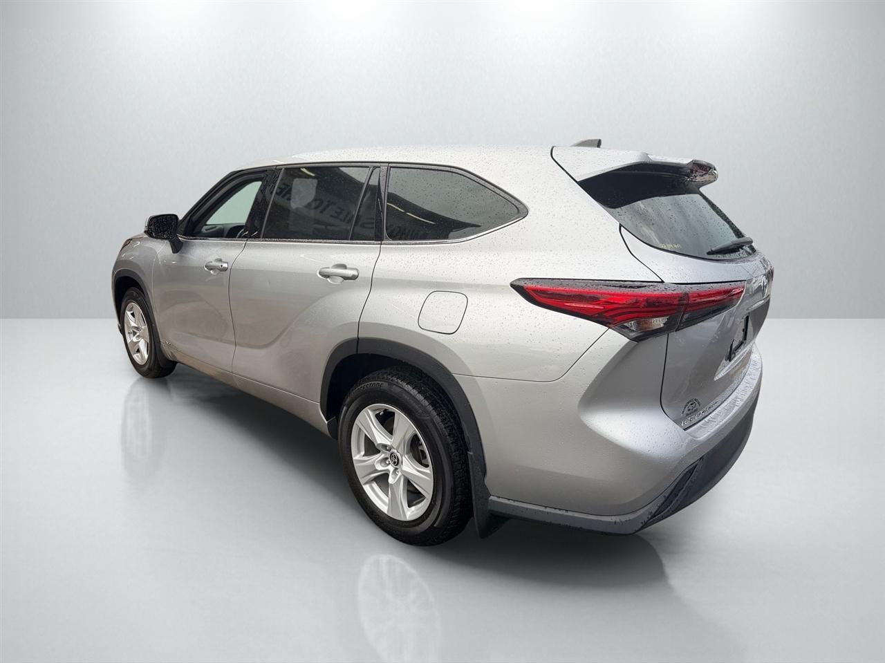 Toyota Highlander Hybrid LE AWD 2022