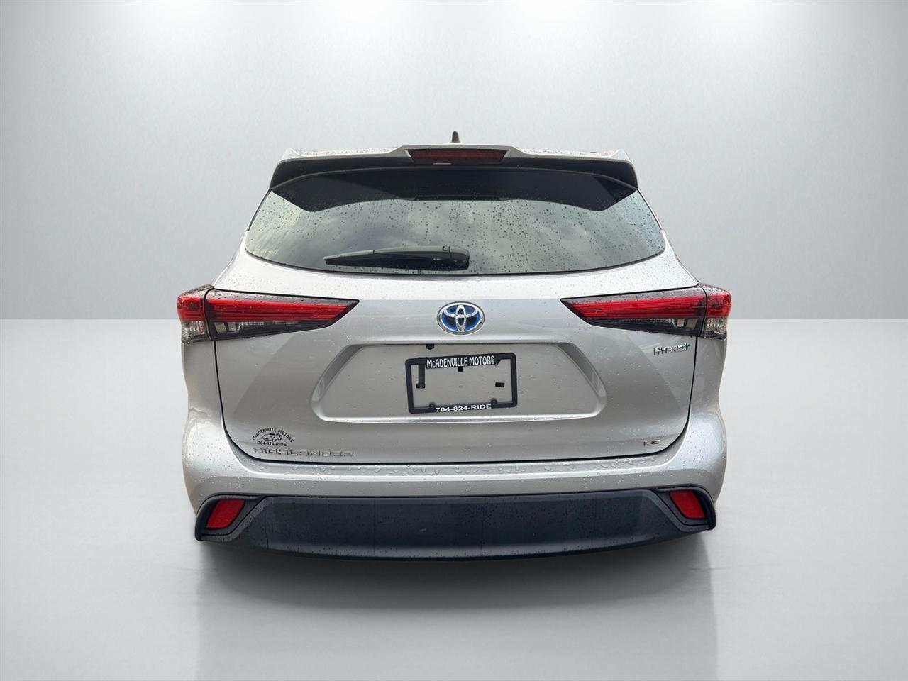 Toyota Highlander Hybrid LE AWD 2022