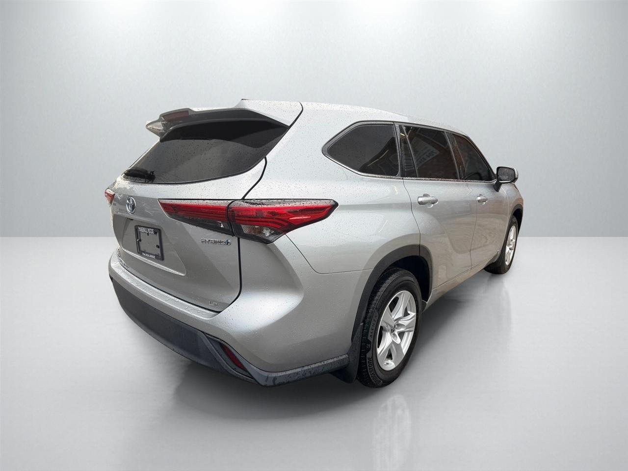 Toyota Highlander Hybrid LE AWD 2022