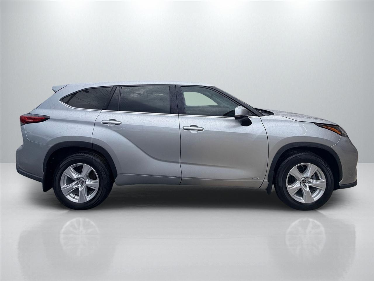 Toyota Highlander Hybrid LE AWD 2022