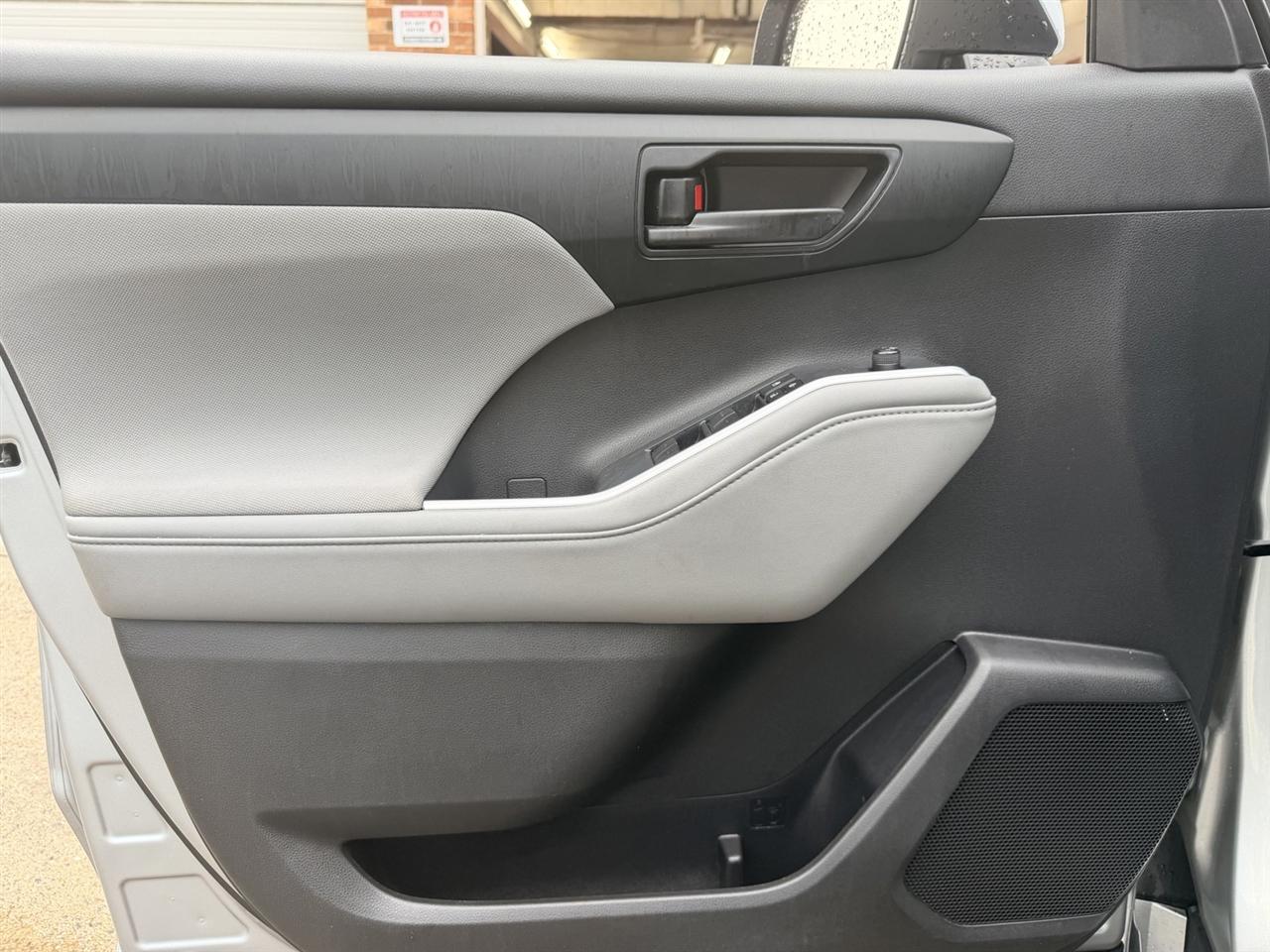 Toyota Highlander Hybrid LE AWD 2022