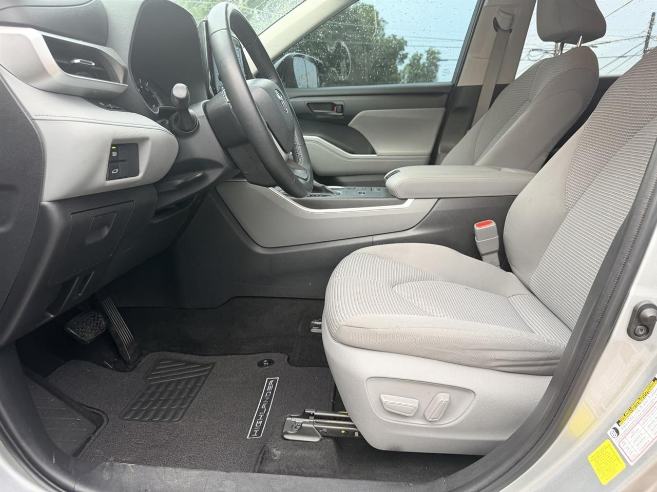 Toyota Highlander Hybrid LE AWD 2022