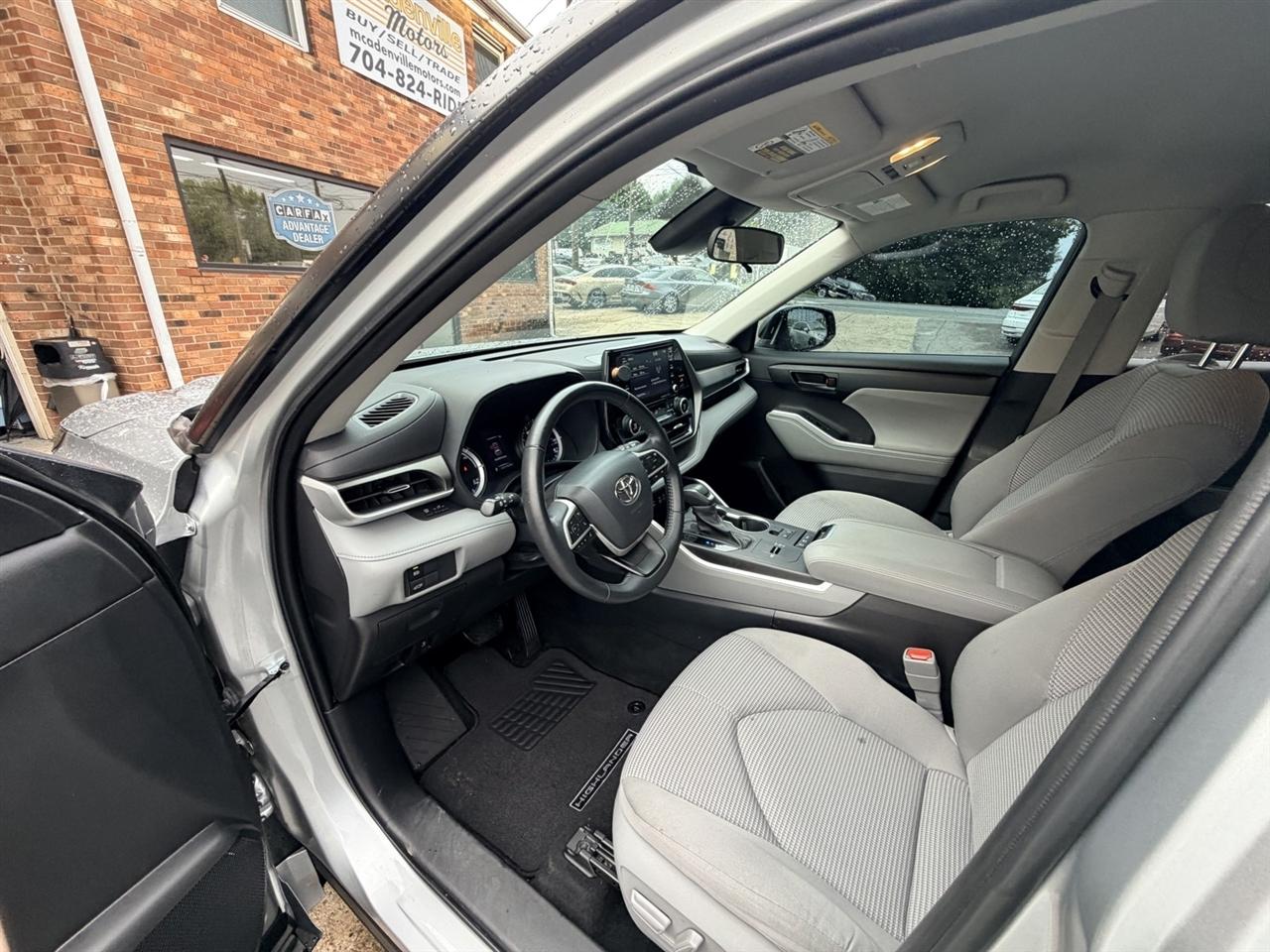 Toyota Highlander Hybrid LE AWD 2022