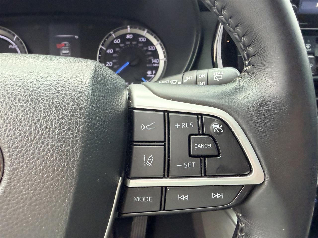 Toyota Highlander Hybrid LE AWD 2022