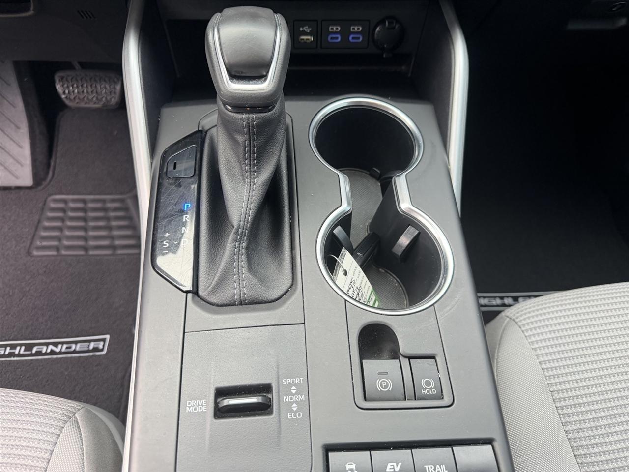 Toyota Highlander Hybrid LE AWD 2022