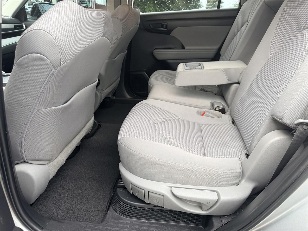 Toyota Highlander Hybrid LE AWD 2022