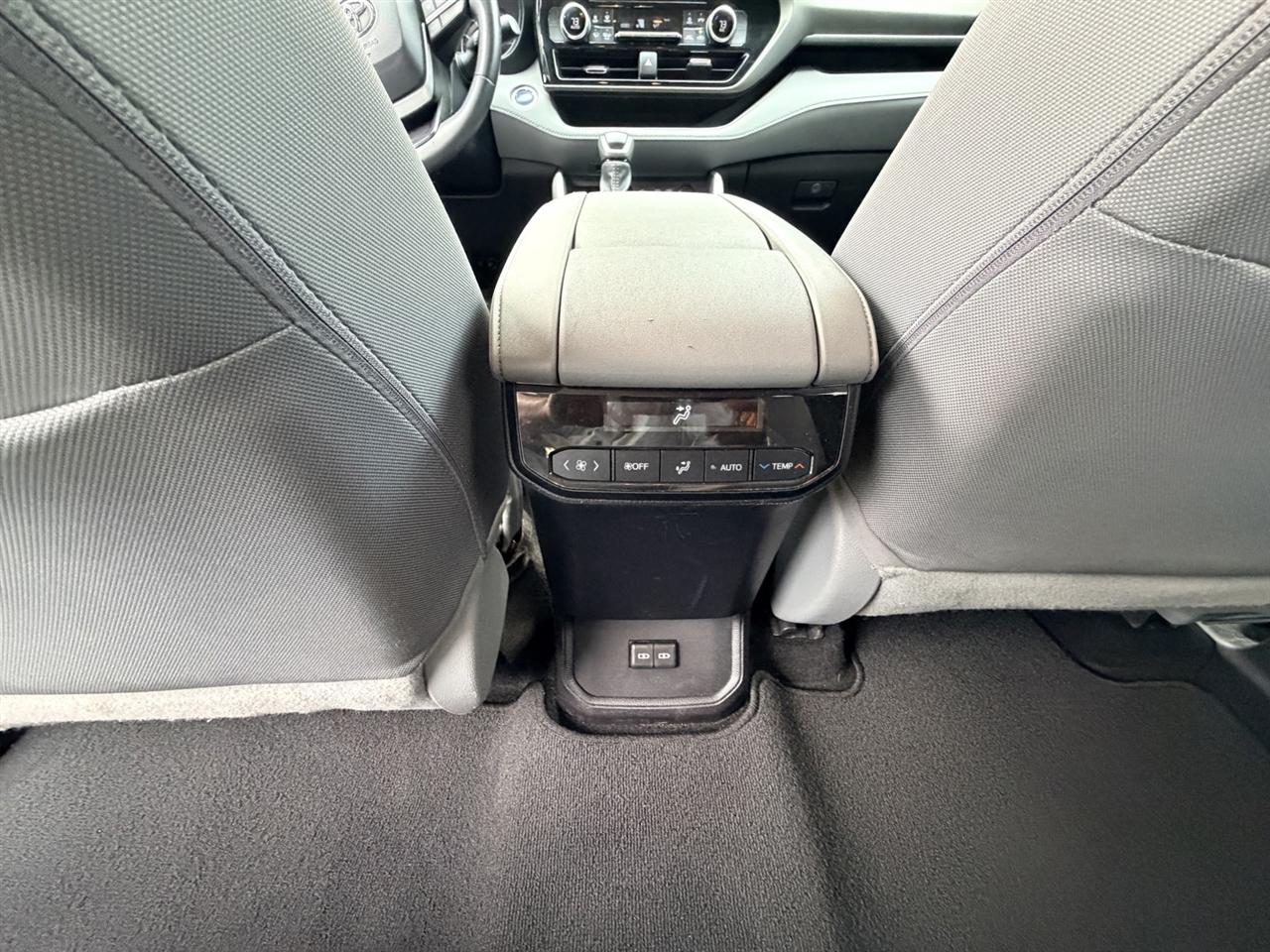 Toyota Highlander Hybrid LE AWD 2022