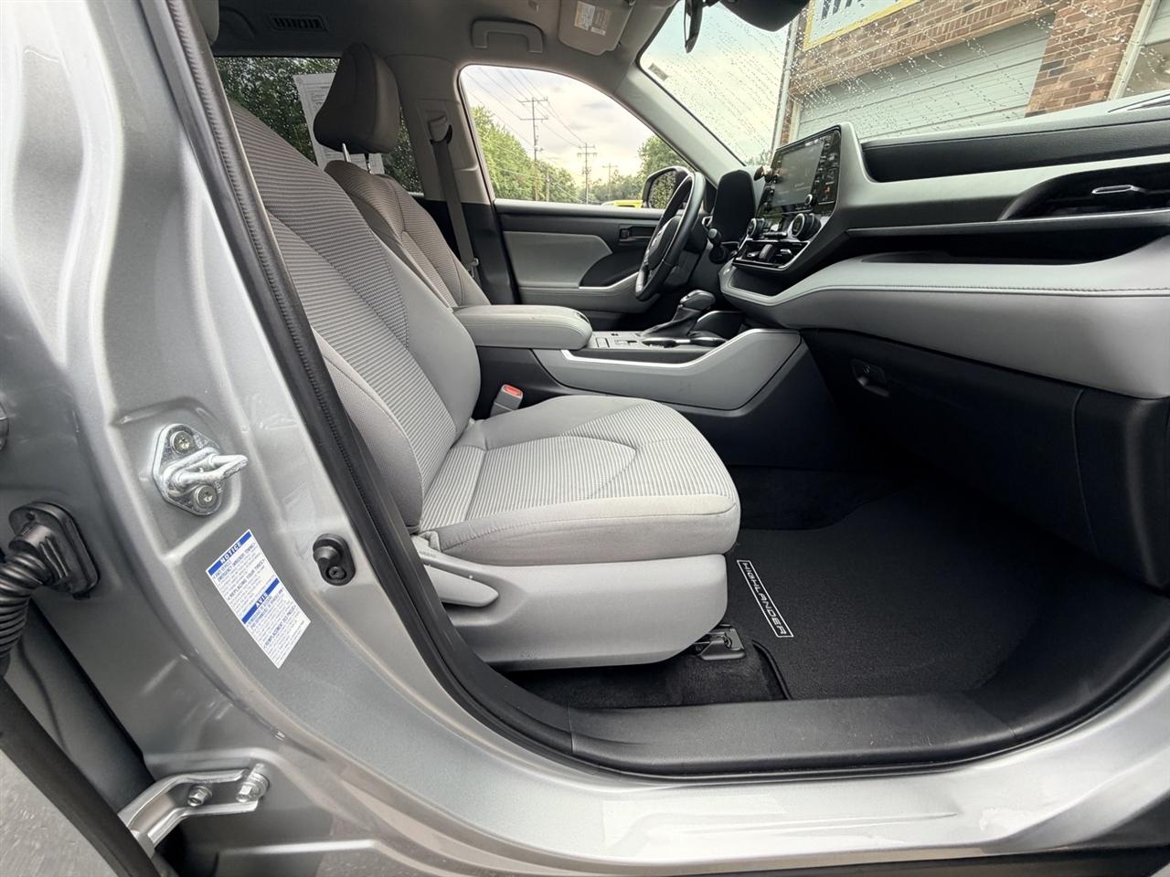 Toyota Highlander Hybrid LE AWD 2022