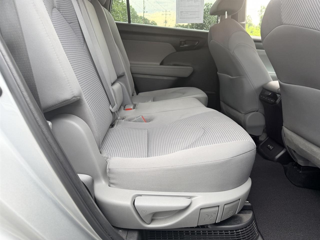 Toyota Highlander Hybrid LE AWD 2022