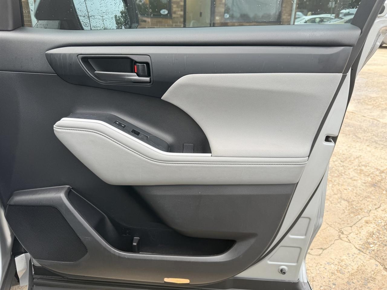 Toyota Highlander Hybrid LE AWD 2022