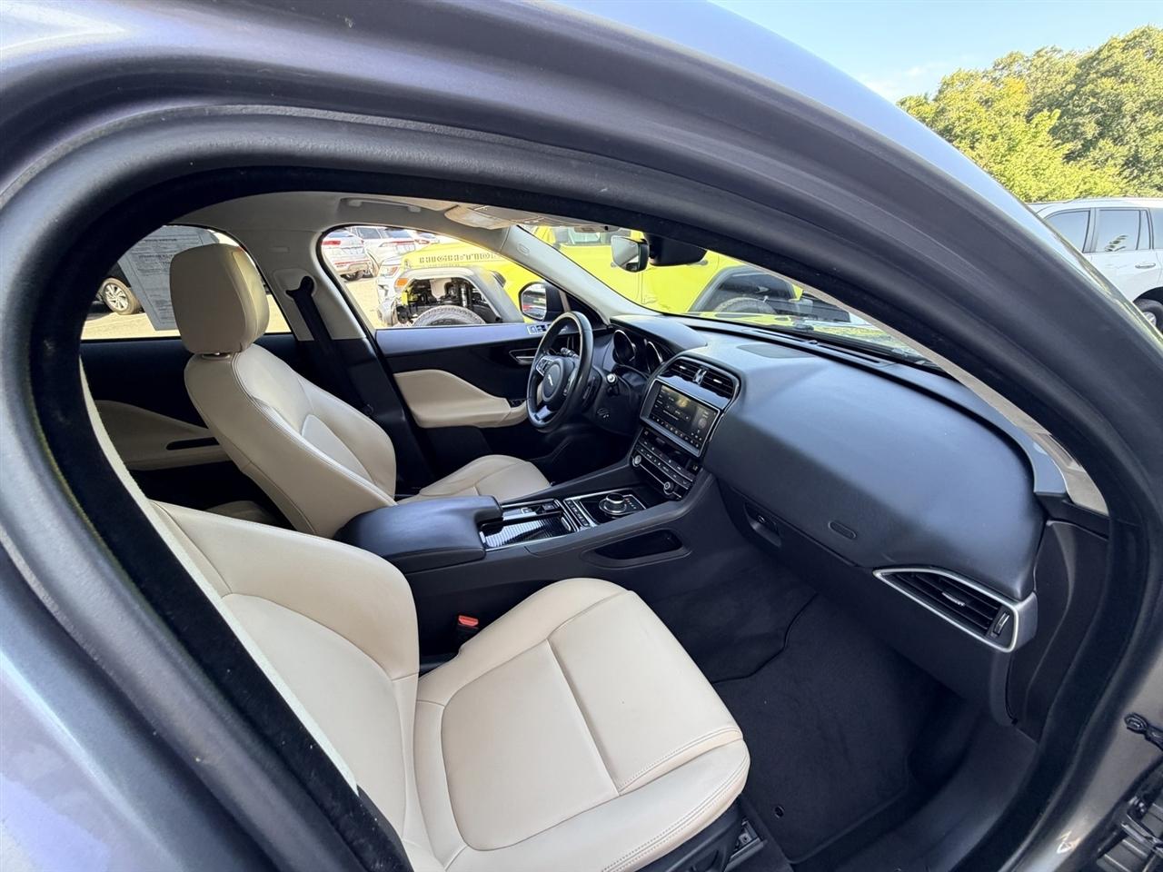 Jaguar F-Pace 25t Premium 2020