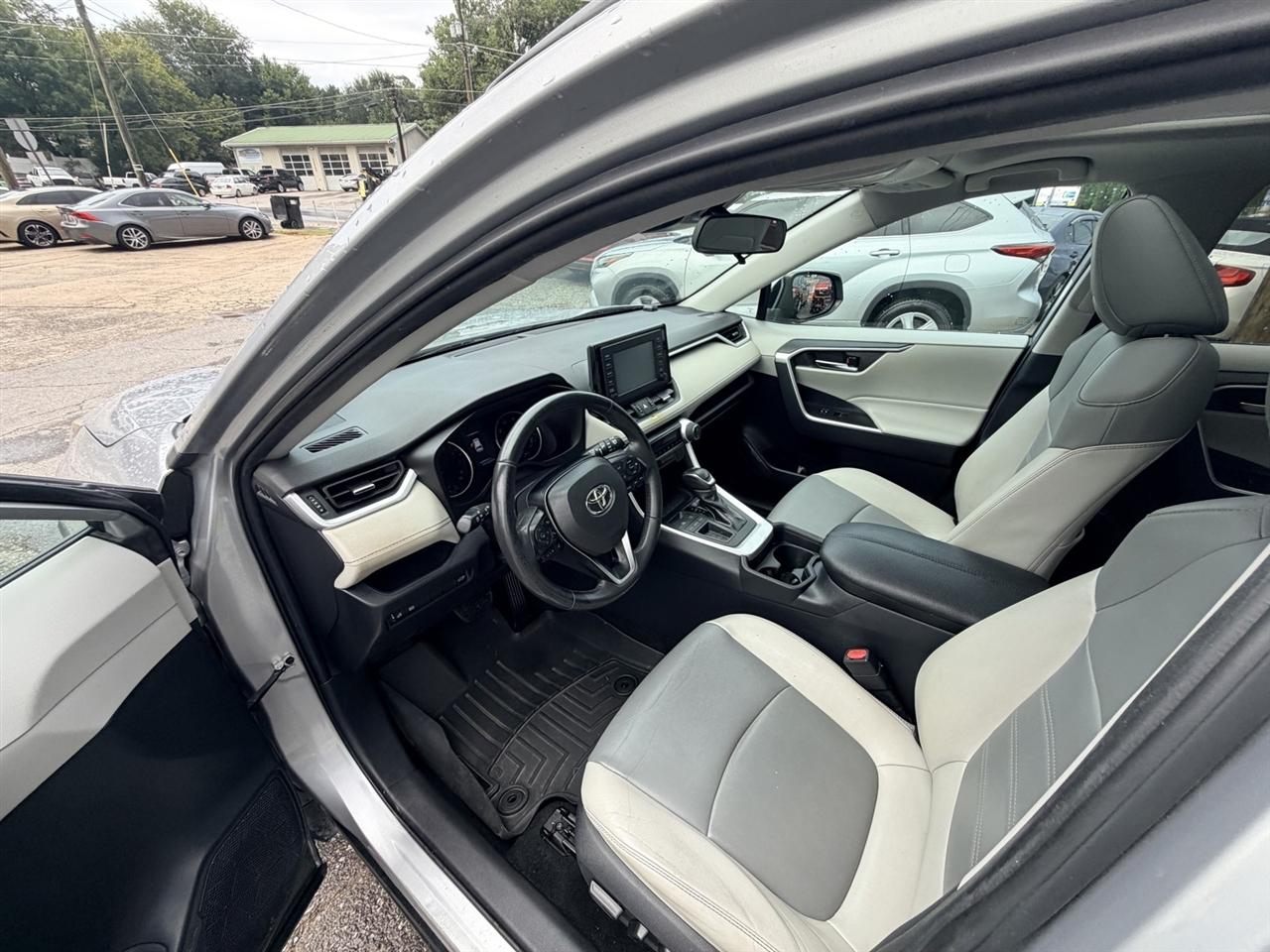 Toyota RAV4 XLE Premium 2019