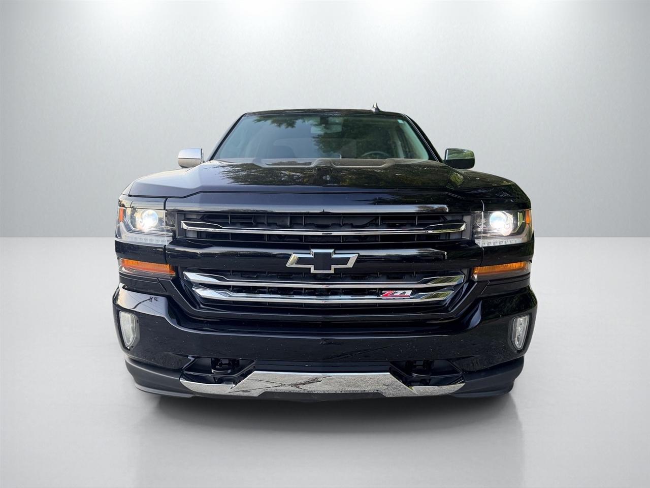 Chevrolet Silverado photo 2