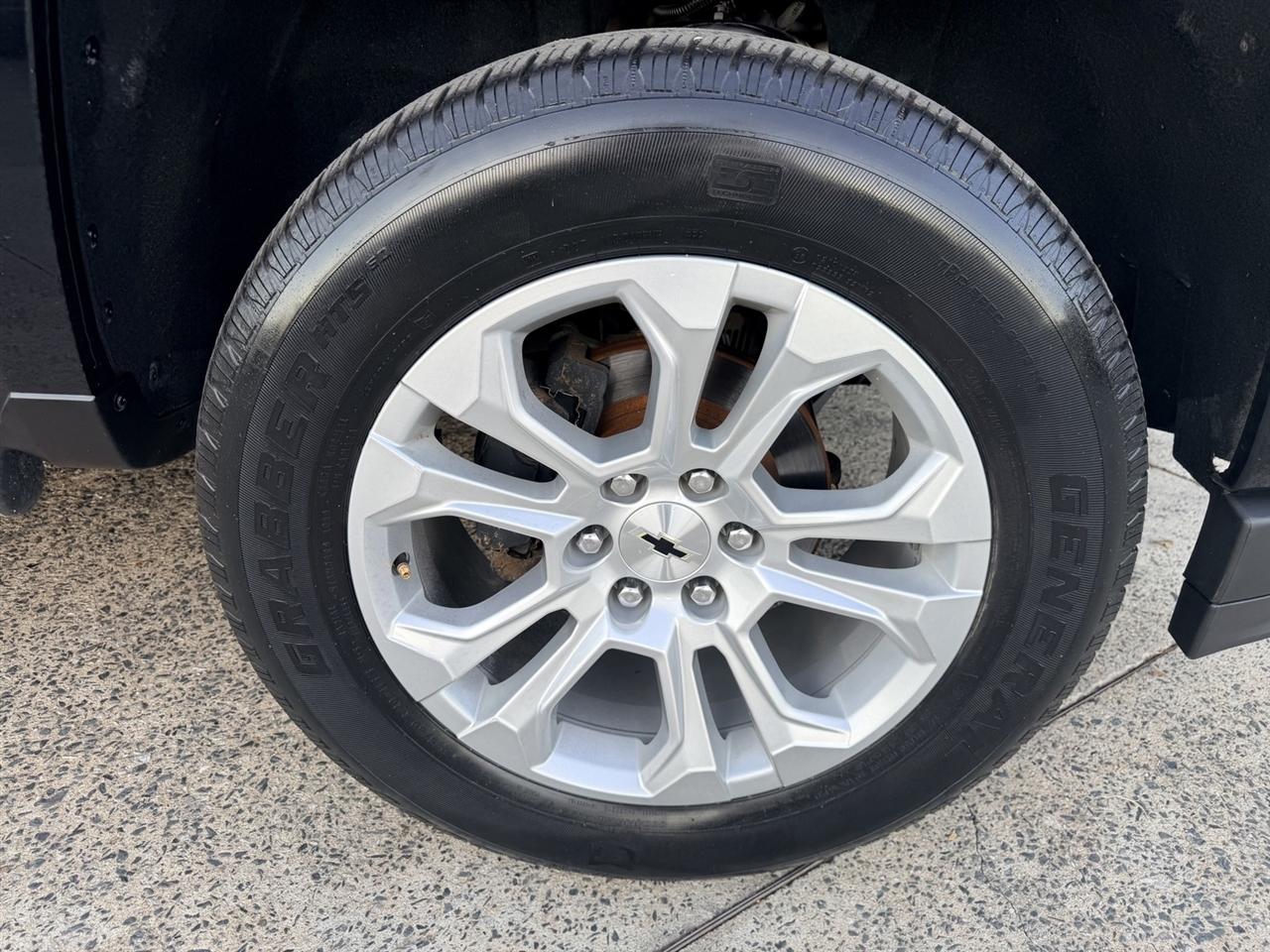 Chevrolet Silverado photo 9