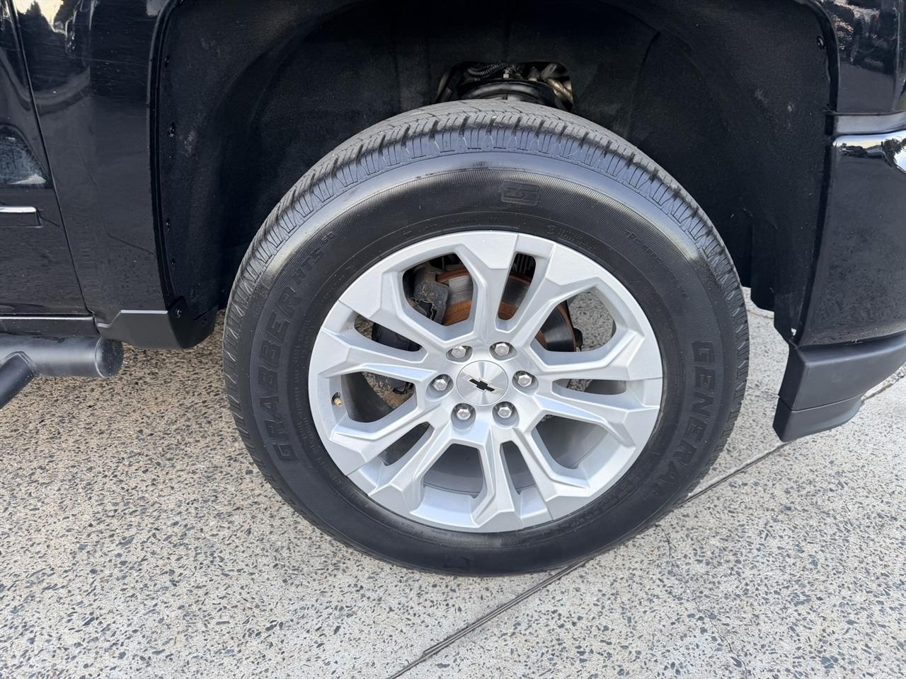 Chevrolet Silverado photo 13