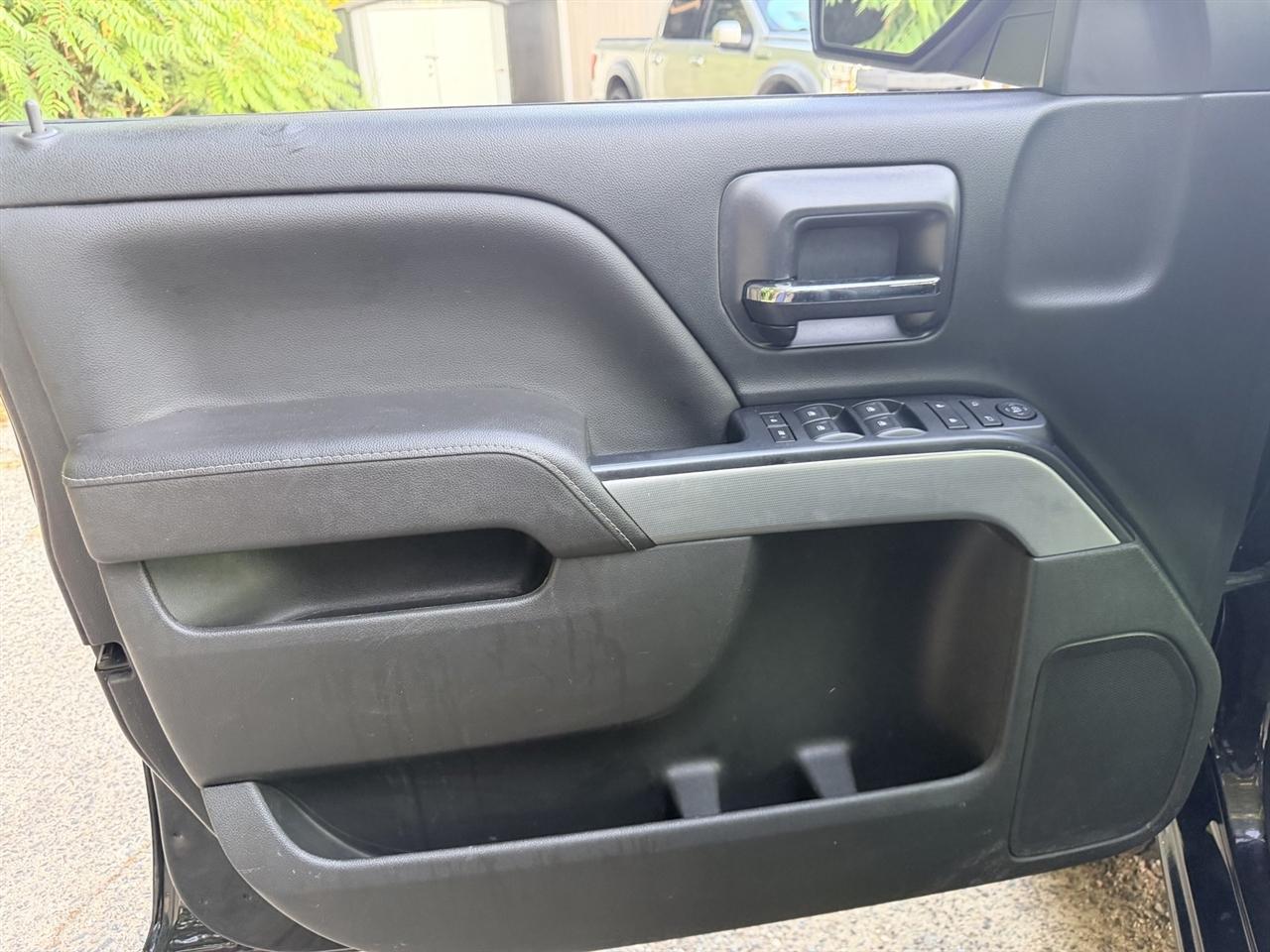 Chevrolet Silverado photo 17