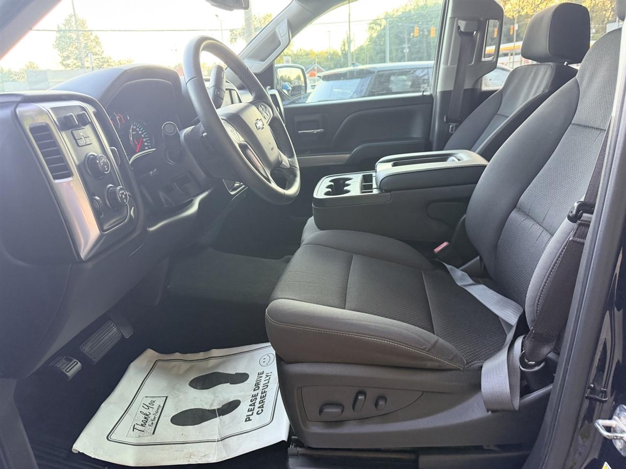 Chevrolet Silverado photo 18