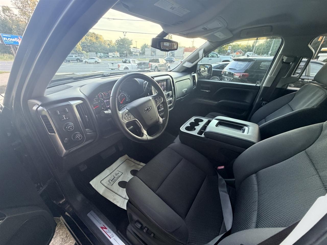 Chevrolet Silverado photo 19