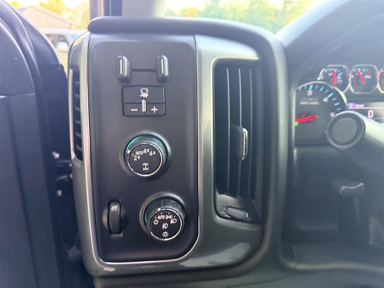 Chevrolet Silverado photo 20