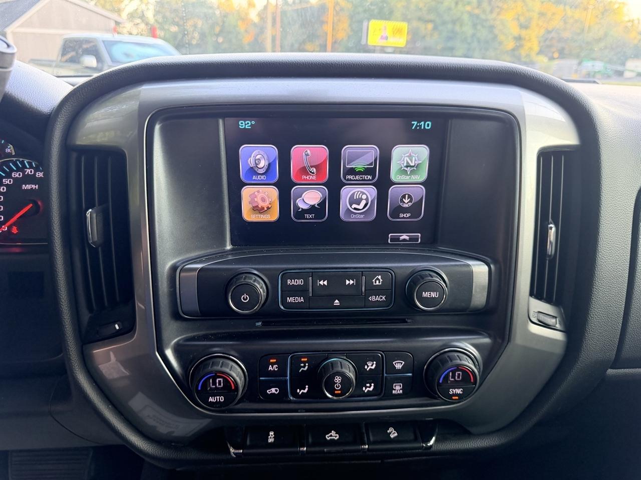 Chevrolet Silverado photo 24